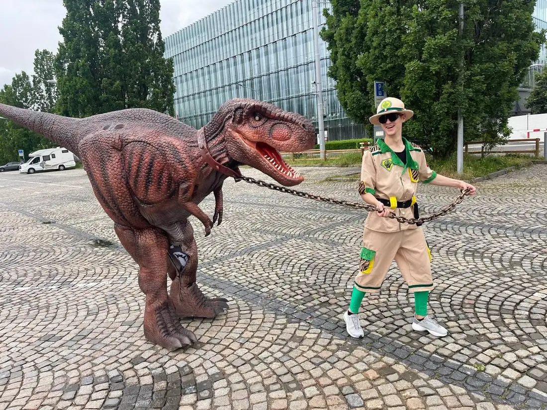 Dino Show — for kids’ parties by Hello Party